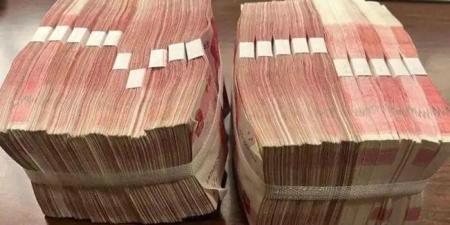 男子在公共卫生间捡到20万现金 全网寻失主