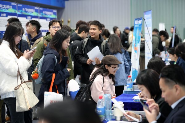 利好优配 6.7万岗搭起粤鄂人才“快车道”！1.56万学子赴约这里