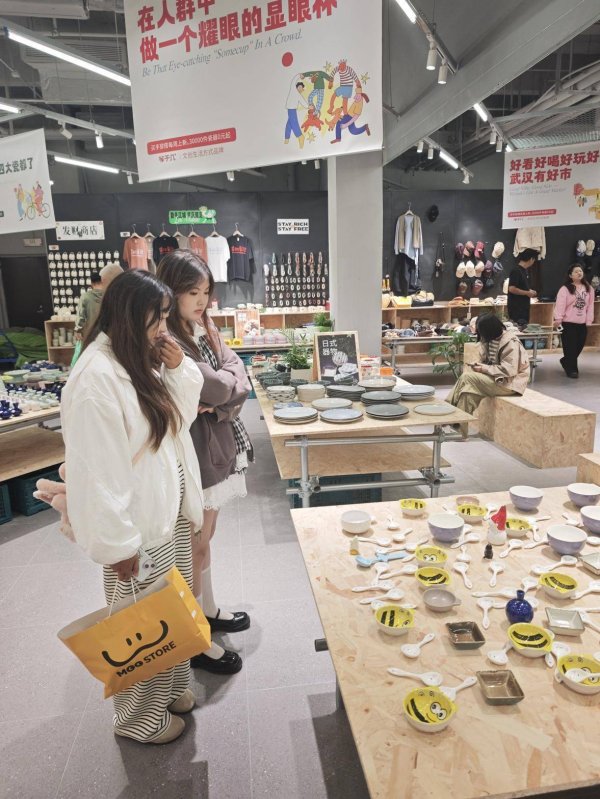 七界策略 打卡即可体验0元捡瓷！武汉这家门店高峰期一分钟成交一单